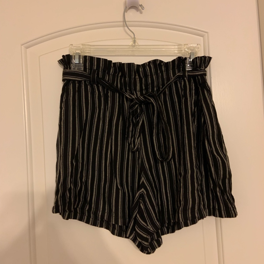 Hollister Medium Shorts NWT